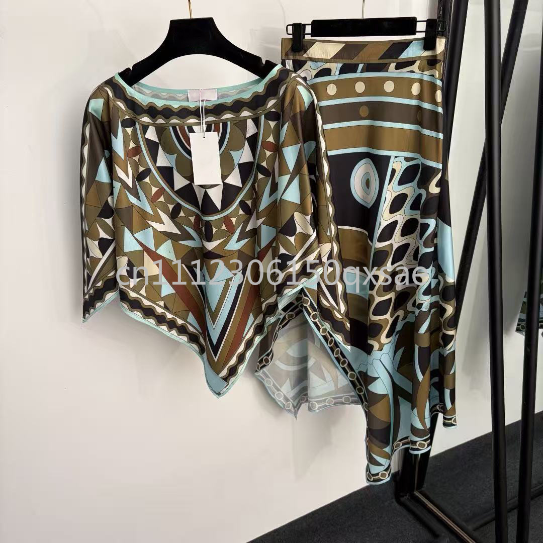 Luxury Lifestyle Women - Set Gaun Jubah Hitam Wanita Desain